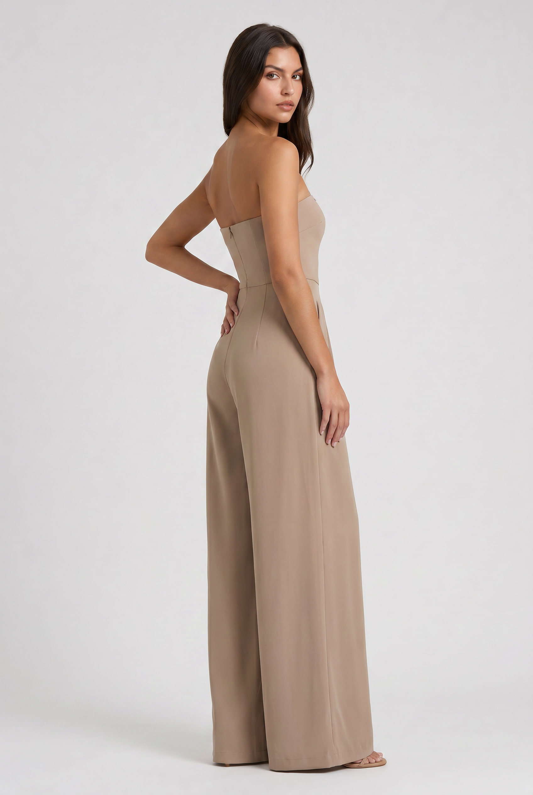 Combinazione senza spalline Nina beige Bella di Roma – silhouette femminile