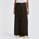 Pantaloni palazzo a vita alta color marrone con gamba larga