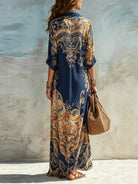 Vestito maxi con stampa paisley marrone, scollo a V e manica lunga