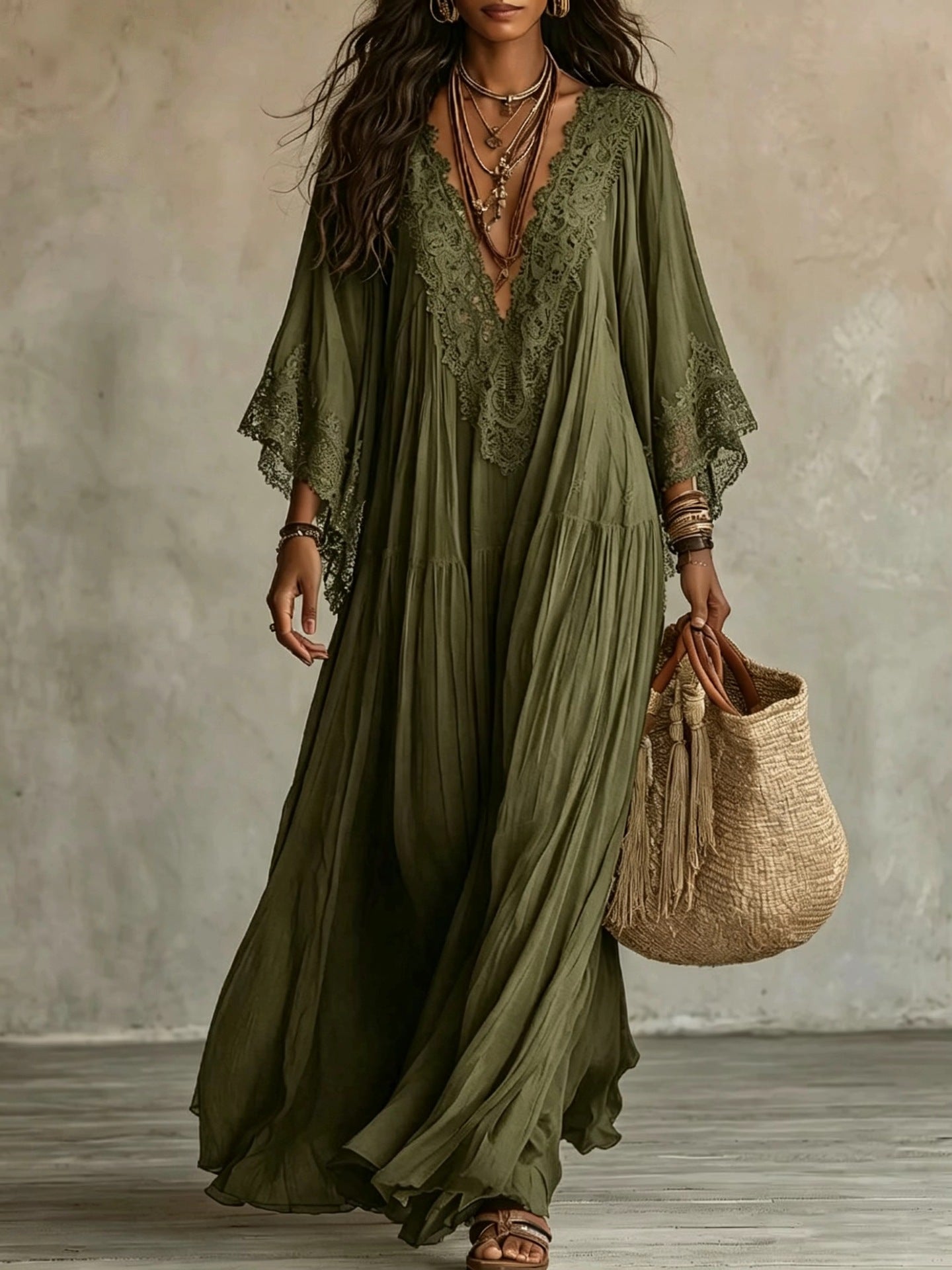 Abito maxi boho con maniche larghe e ricami - colore verde oliva | Bella di Roma
