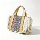 Borsa tote in tela con inserto etnico multicolore, volant e manici intrecciati