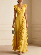 Abito maxi elegante giallo con volant a cascata e scollo a V - Bella di Roma