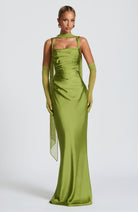Abito maxi Yolanthe satin verde oliva Bella di Roma – vista frontale