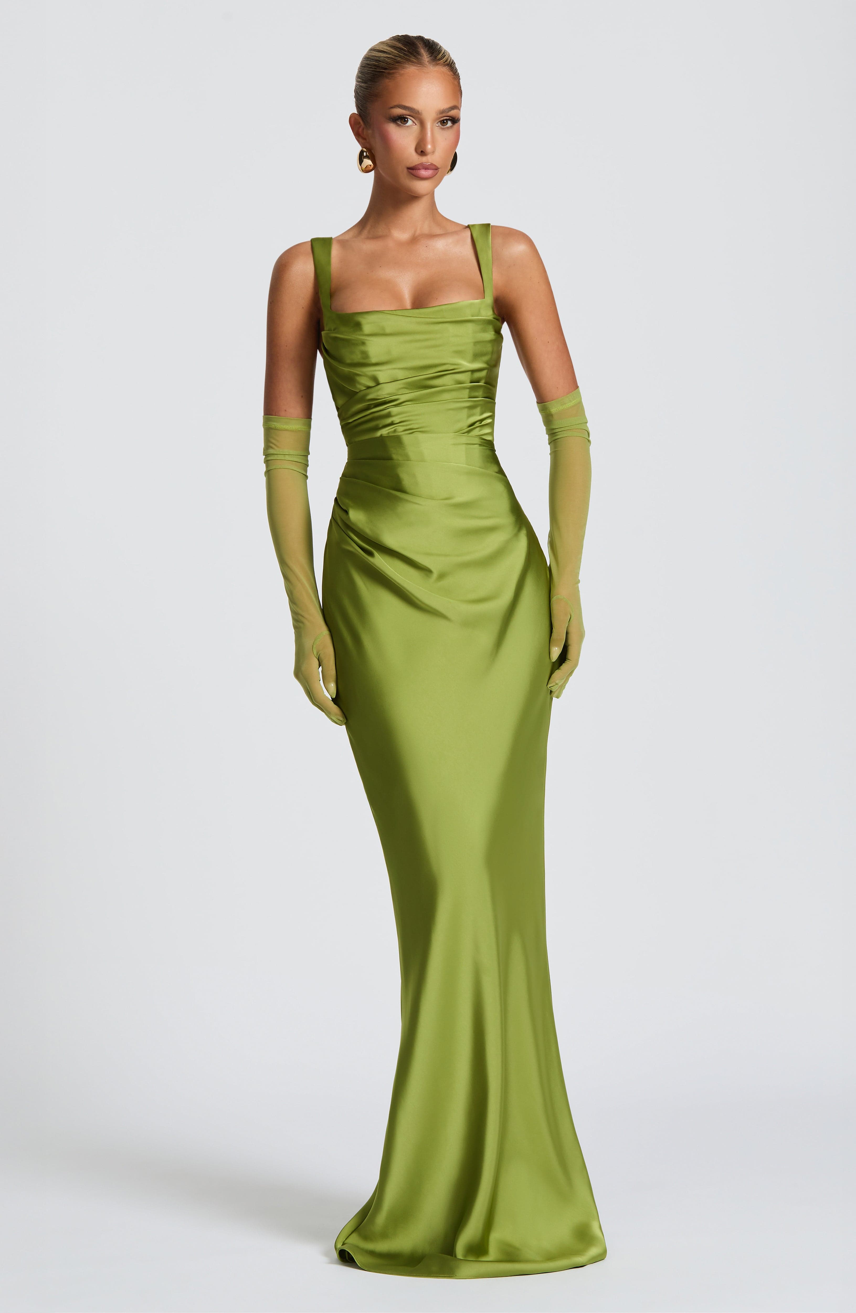 Abito maxi Yolanthe satin verde oliva Bella di Roma – silhouette maxi