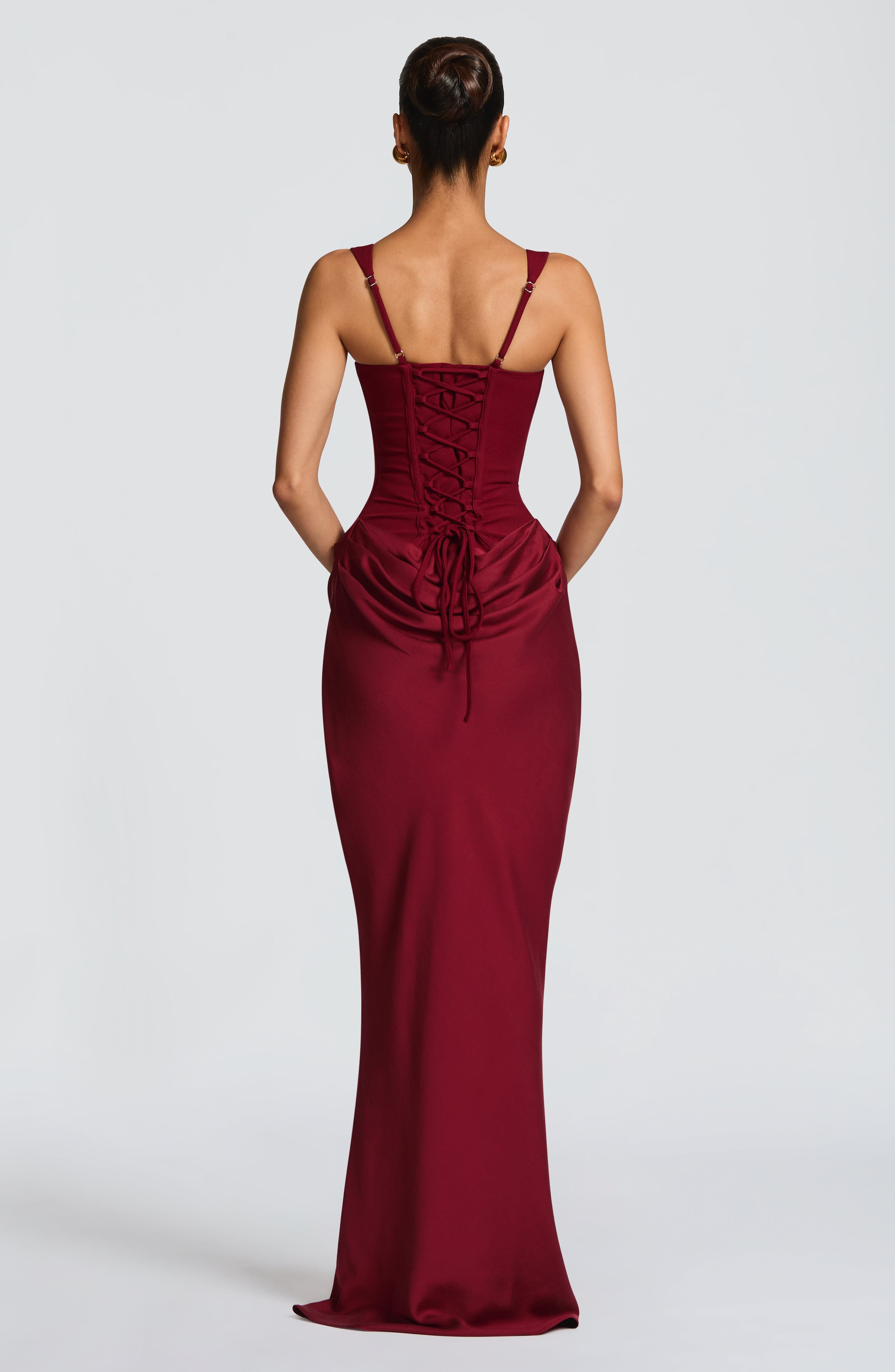 Vestito maxi bodycon Indy rosso bordeaux Bella di Roma – silhouette scultorea