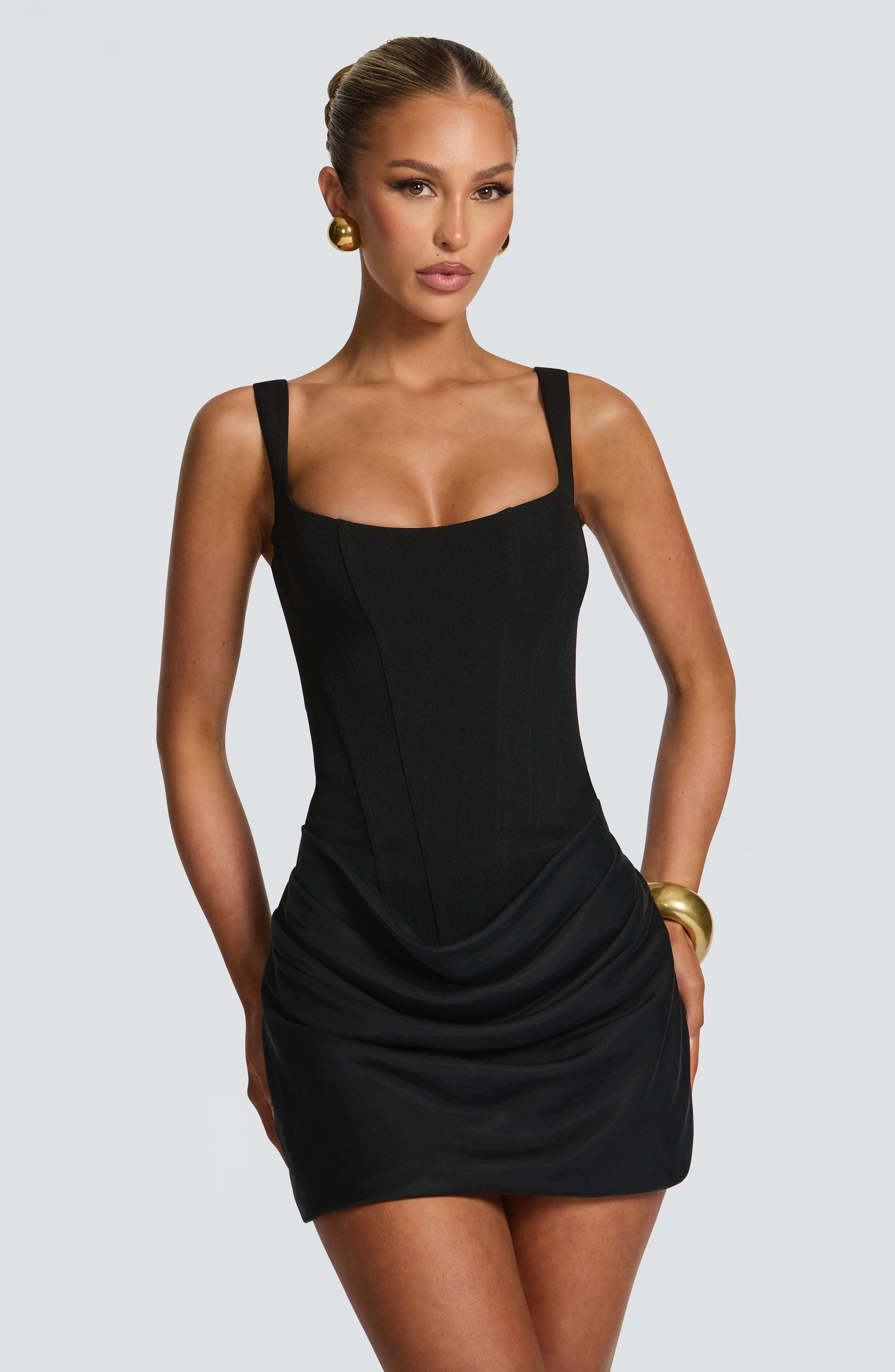 Vestito mini bodycon Indy nero Bella di Roma – vista frontale