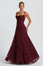 Abito maxi Elise Gingham rosso ciliegia Bella di Roma – silhouette femminile