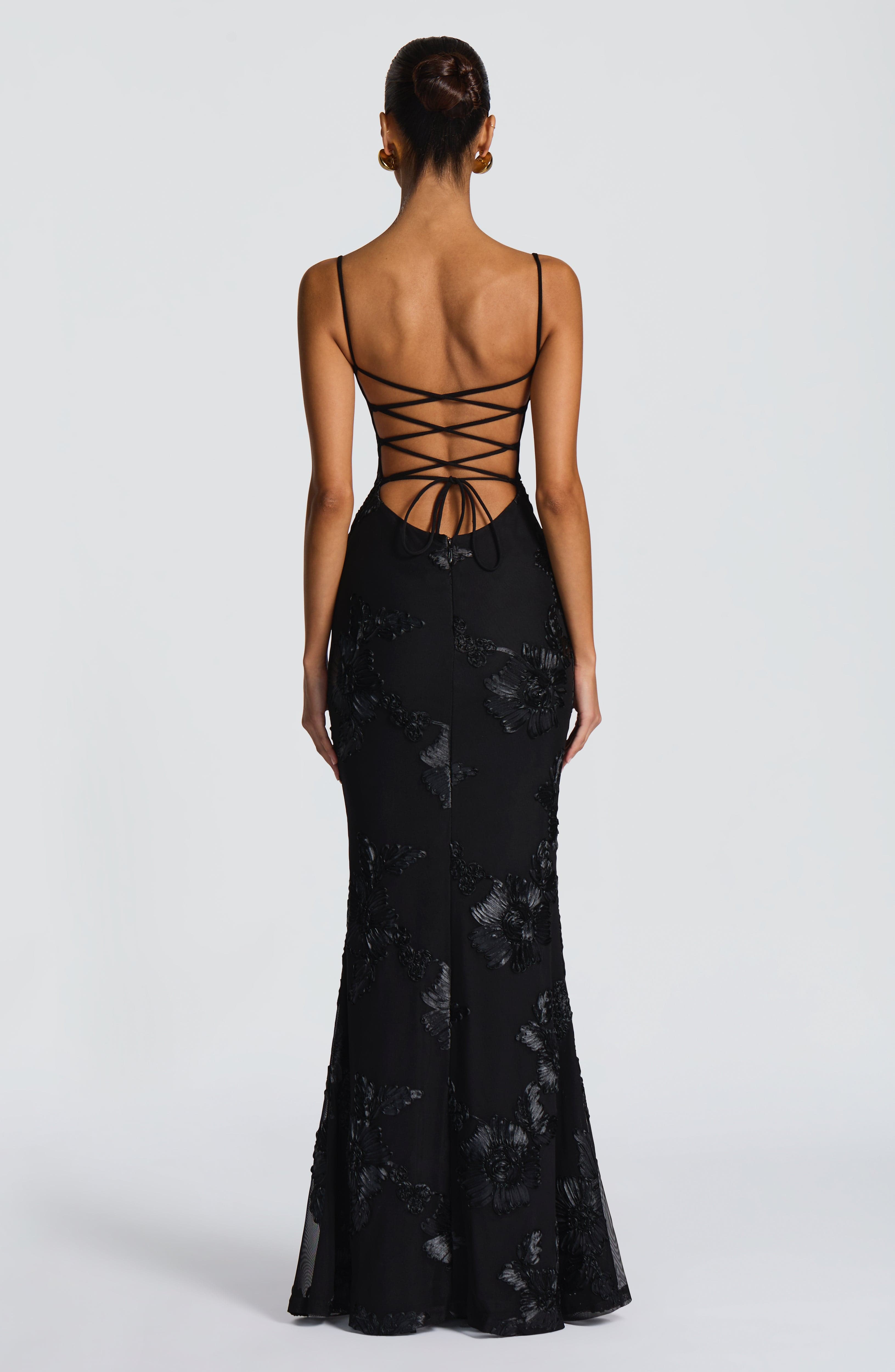Abito maxi Mirelle nero Bella di Roma – silhouette modellante