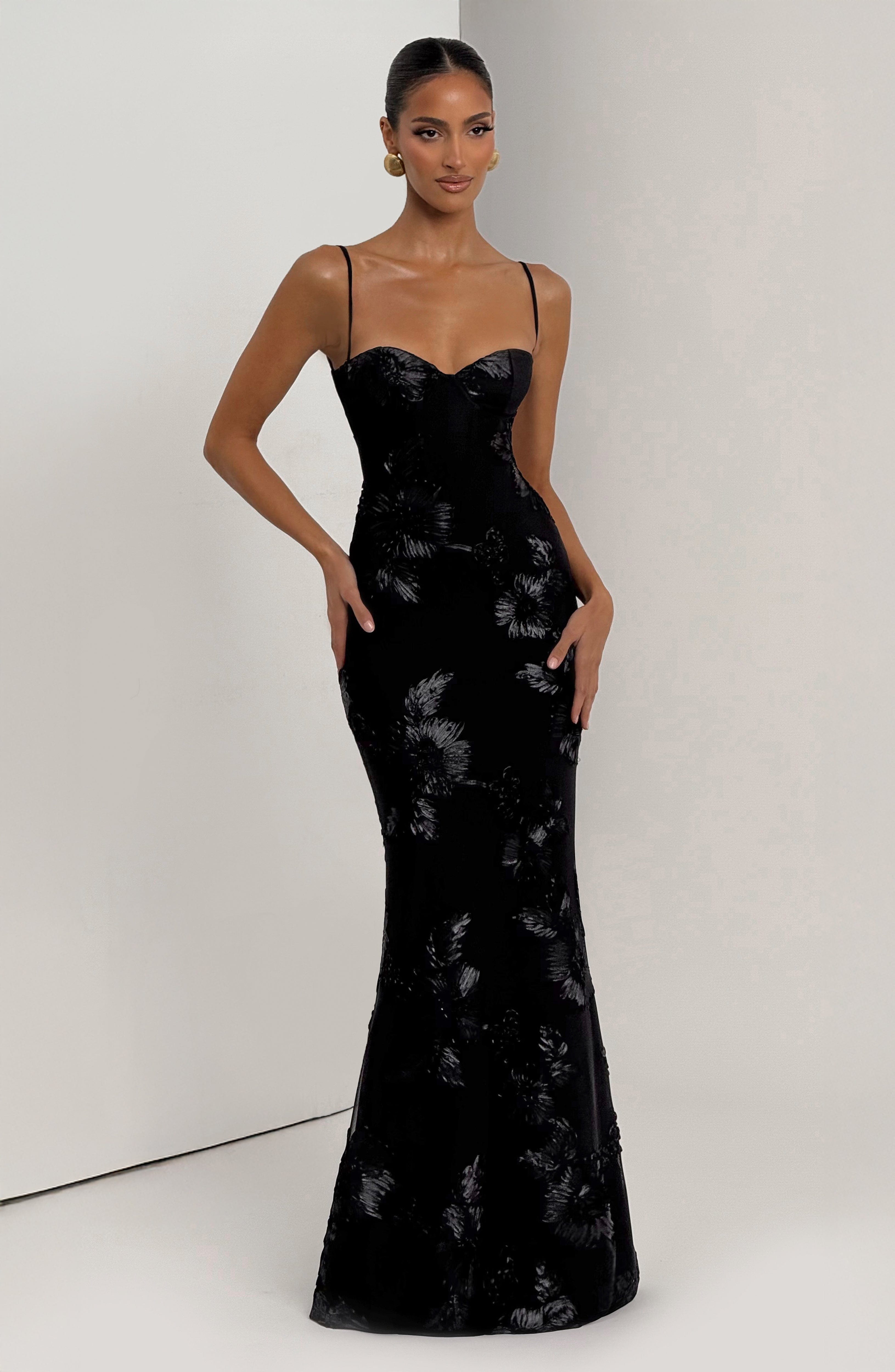 Abito maxi Mirelle nero Bella di Roma – dettaglio floreale