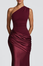 Abito maxi Abbey monospalla rosso ciliegia Bella di Roma – drappeggi vita
