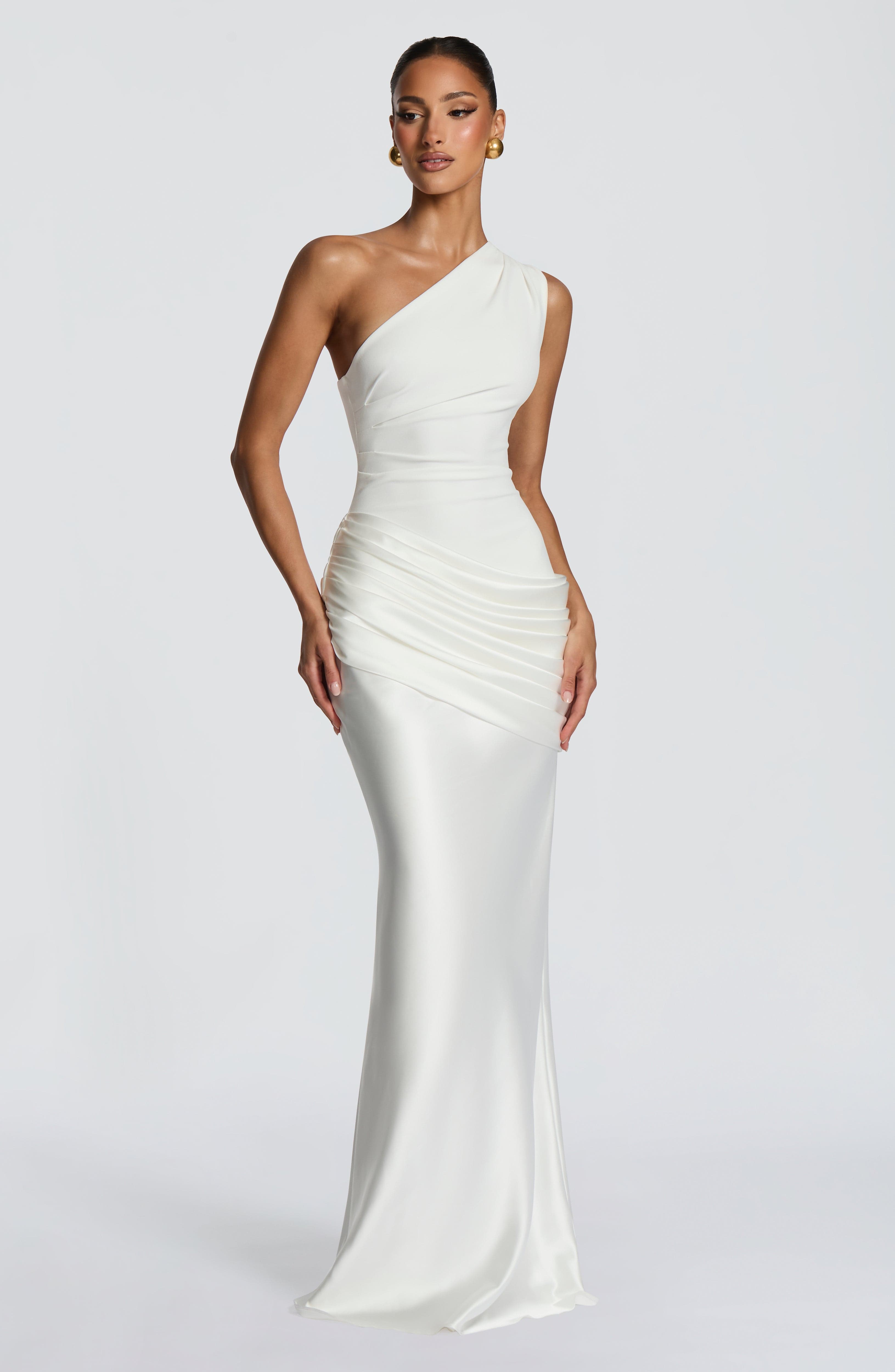 Abito maxi Abbey monospalla bianco Bella di Roma – look matrimonio estivo