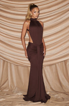 Abito maxi Josephine collo alto marrone Bella di Roma – tessuto elasticizzato
