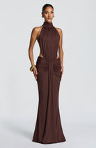 Abito maxi Josephine collo alto marrone Bella di Roma – vista frontale