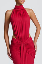 Abito maxi Josephine collo alto rosso Bella di Roma – silhouette scultorea